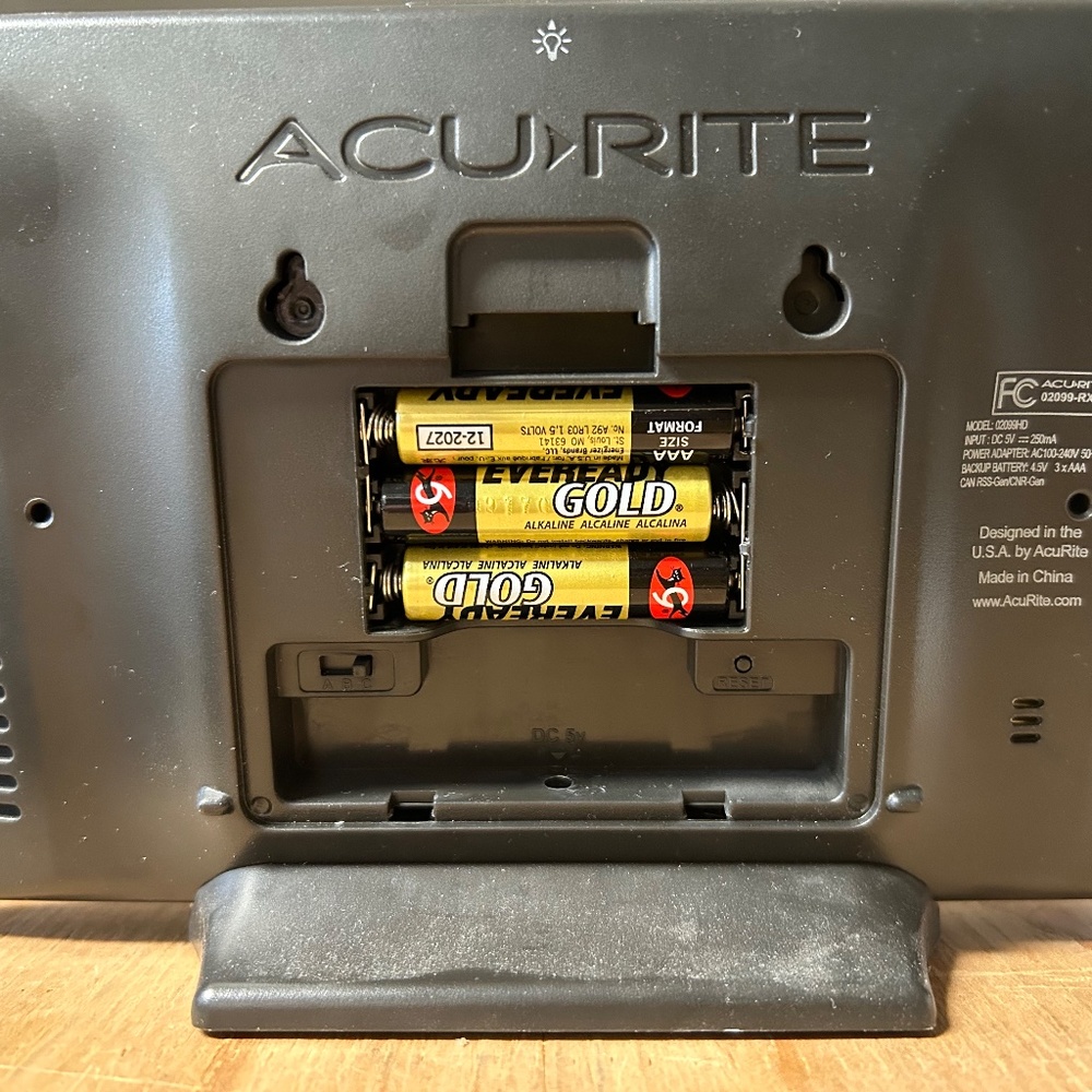 Acu-Rite Indoor/Outdoor Temperature Monitor - Picture 2 of 3